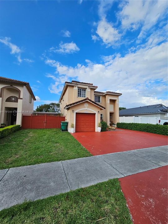 Recently Rented: $3,700 (3 beds, 2 baths, 1758 Square Feet)