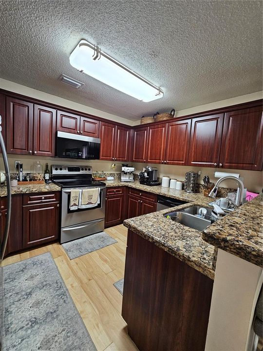 Recently Rented: $3,700 (3 beds, 2 baths, 1758 Square Feet)