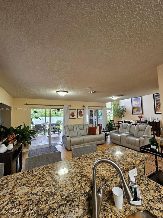 Recently Rented: $3,700 (3 beds, 2 baths, 1758 Square Feet)