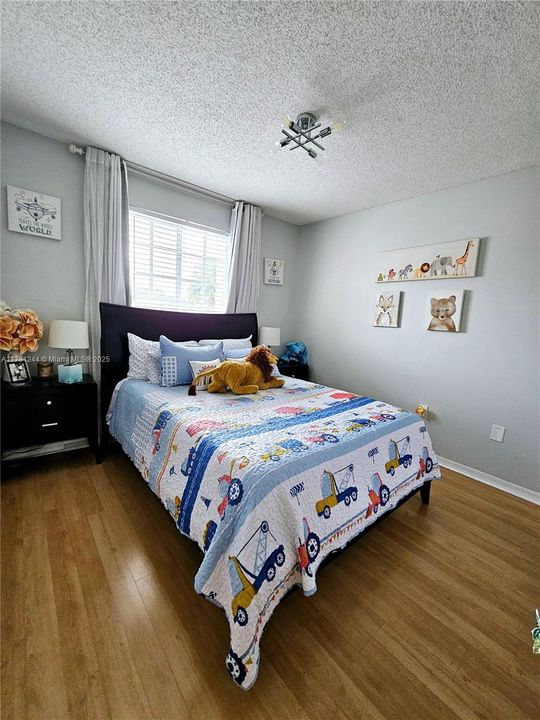 Recently Rented: $3,700 (3 beds, 2 baths, 1758 Square Feet)