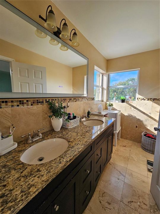 Recently Rented: $3,700 (3 beds, 2 baths, 1758 Square Feet)