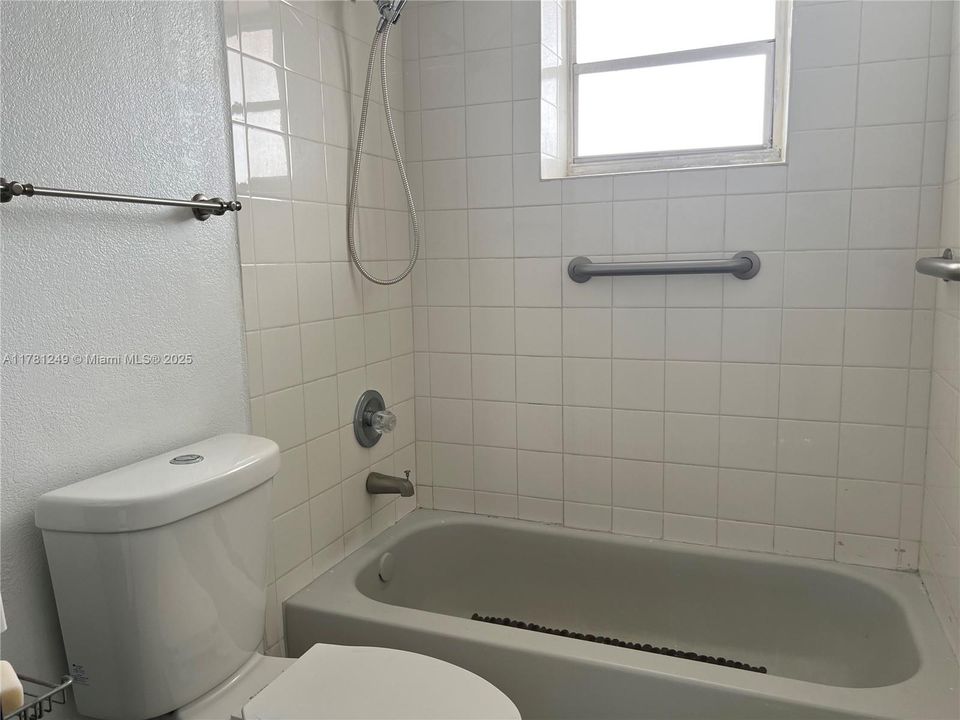 Recently Rented: $1,650 (1 beds, 1 baths, 792 Square Feet)
