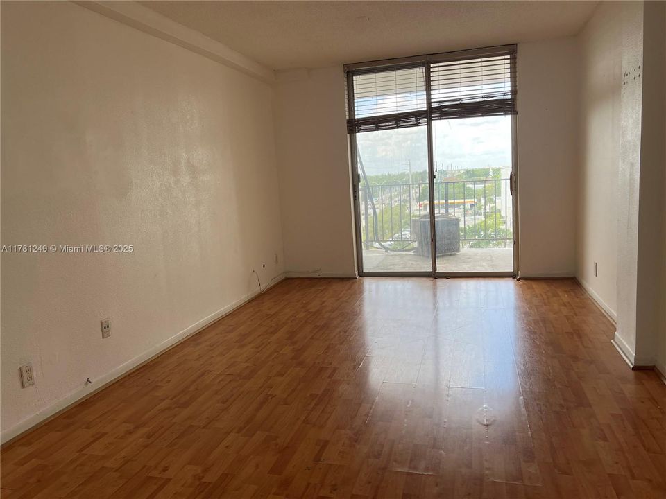 Recently Rented: $1,650 (1 beds, 1 baths, 792 Square Feet)