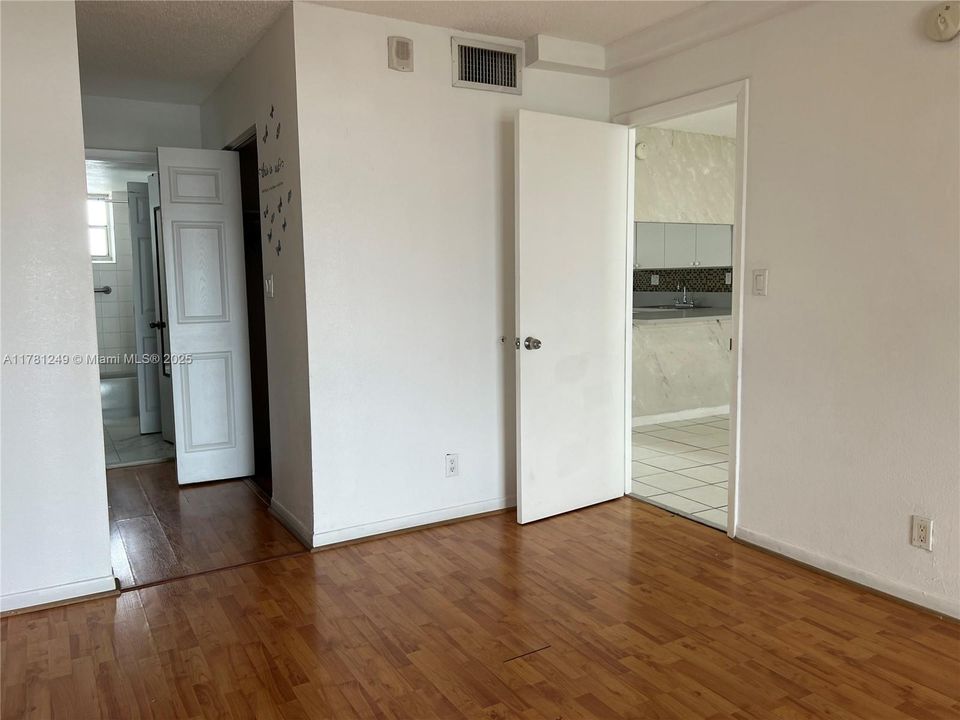Recently Rented: $1,650 (1 beds, 1 baths, 792 Square Feet)