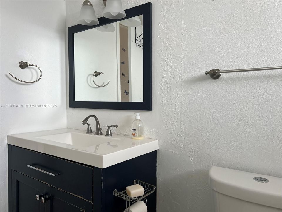 Recently Rented: $1,650 (1 beds, 1 baths, 792 Square Feet)