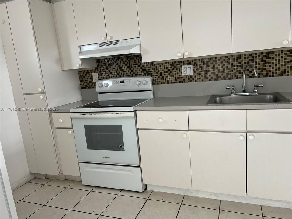 Recently Rented: $1,650 (1 beds, 1 baths, 792 Square Feet)