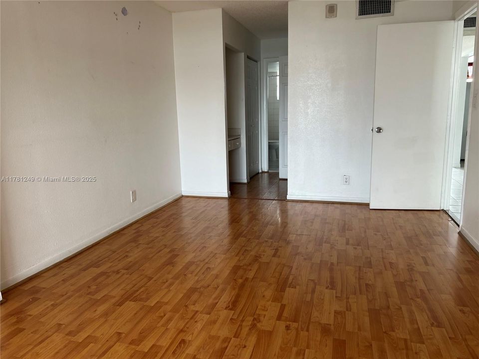Recently Rented: $1,650 (1 beds, 1 baths, 792 Square Feet)