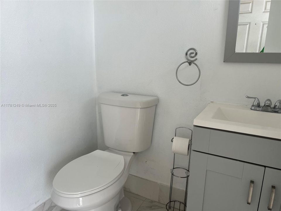 Recently Rented: $1,650 (1 beds, 1 baths, 792 Square Feet)