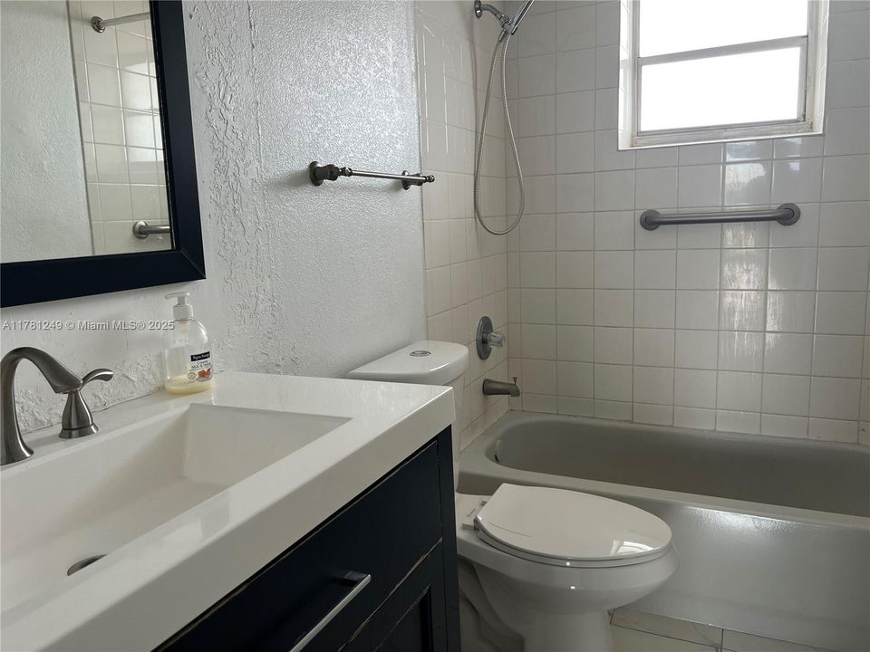 Recently Rented: $1,650 (1 beds, 1 baths, 792 Square Feet)
