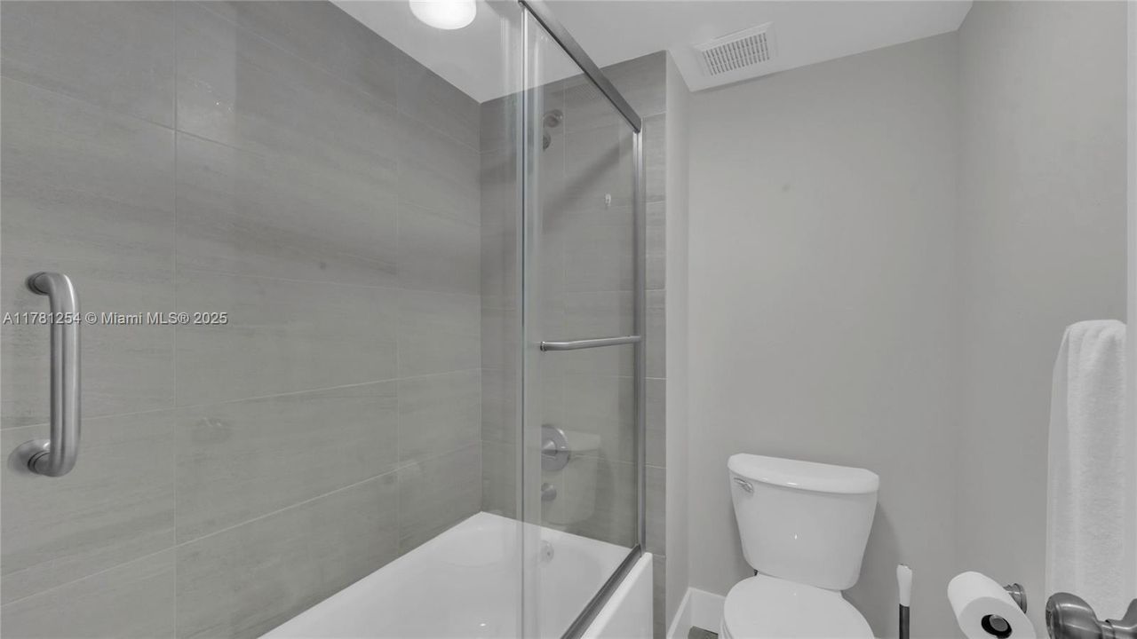 Active With Contract: $355,000 (2 beds, 2 baths, 1231 Square Feet)