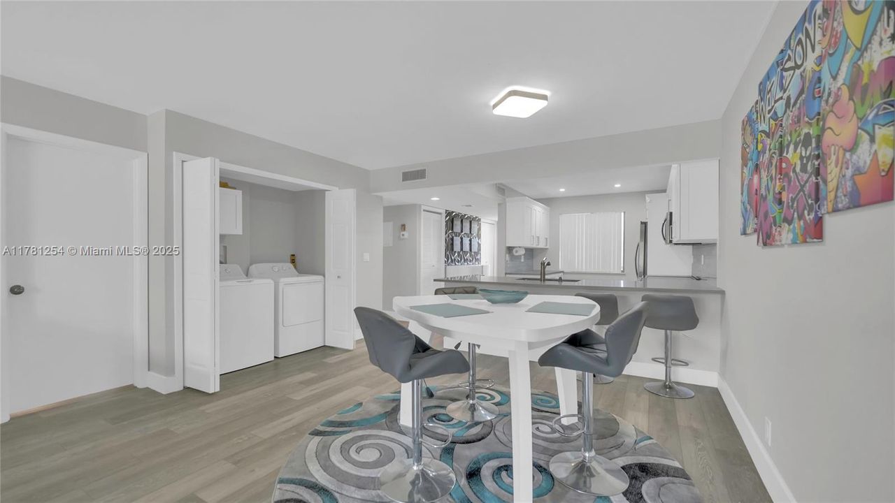 Active With Contract: $355,000 (2 beds, 2 baths, 1231 Square Feet)