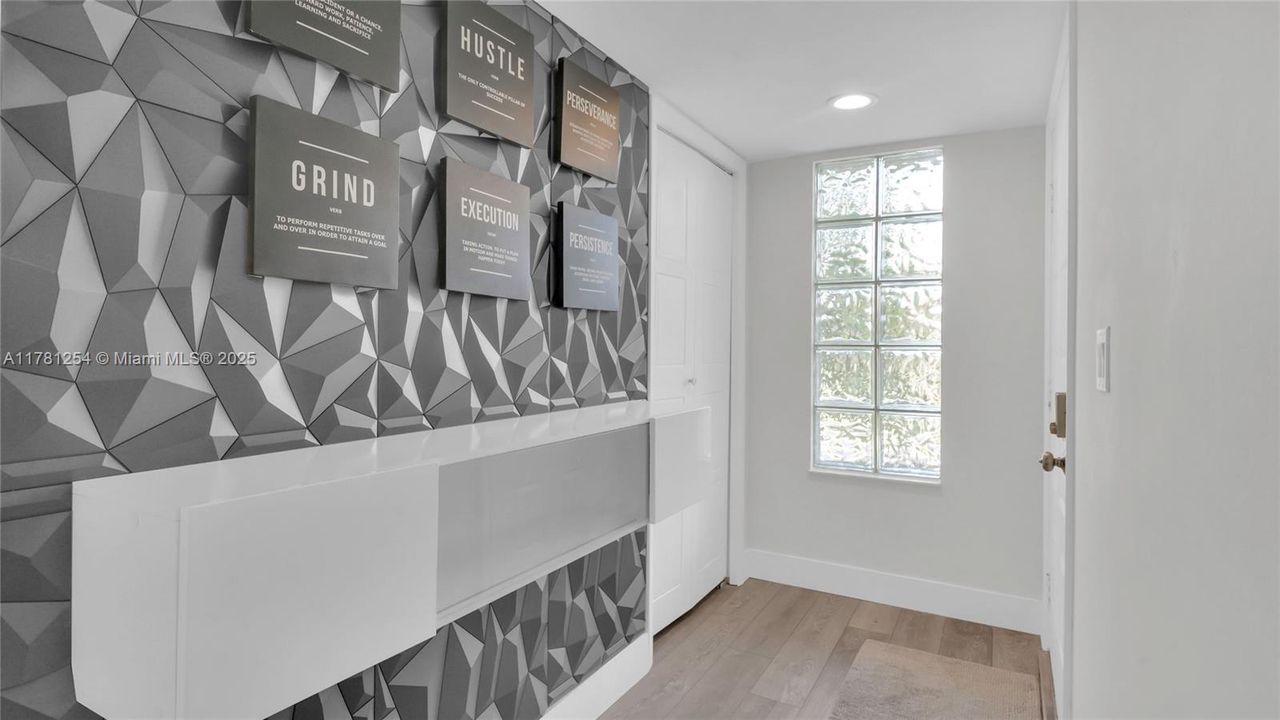 Active With Contract: $355,000 (2 beds, 2 baths, 1231 Square Feet)