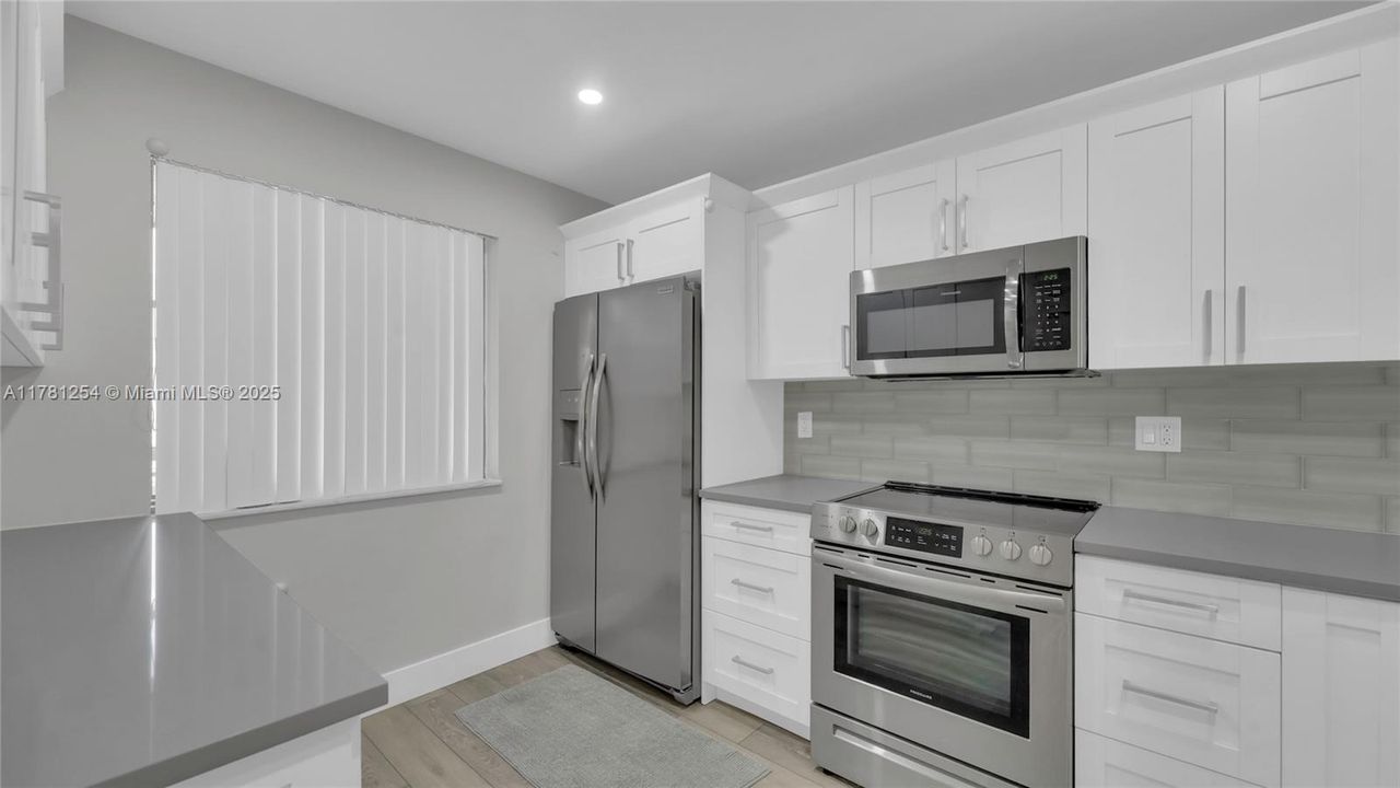 Active With Contract: $355,000 (2 beds, 2 baths, 1231 Square Feet)