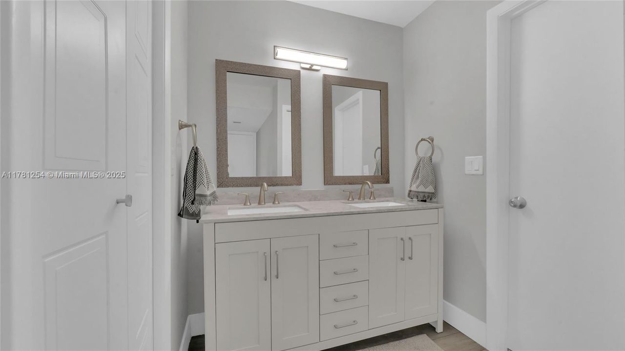 Active With Contract: $355,000 (2 beds, 2 baths, 1231 Square Feet)