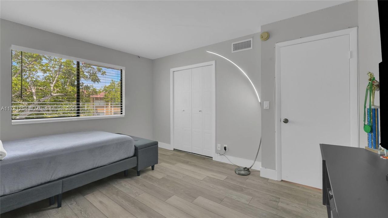 Active With Contract: $355,000 (2 beds, 2 baths, 1231 Square Feet)