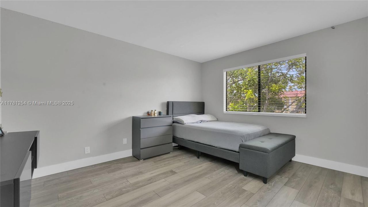 Active With Contract: $355,000 (2 beds, 2 baths, 1231 Square Feet)