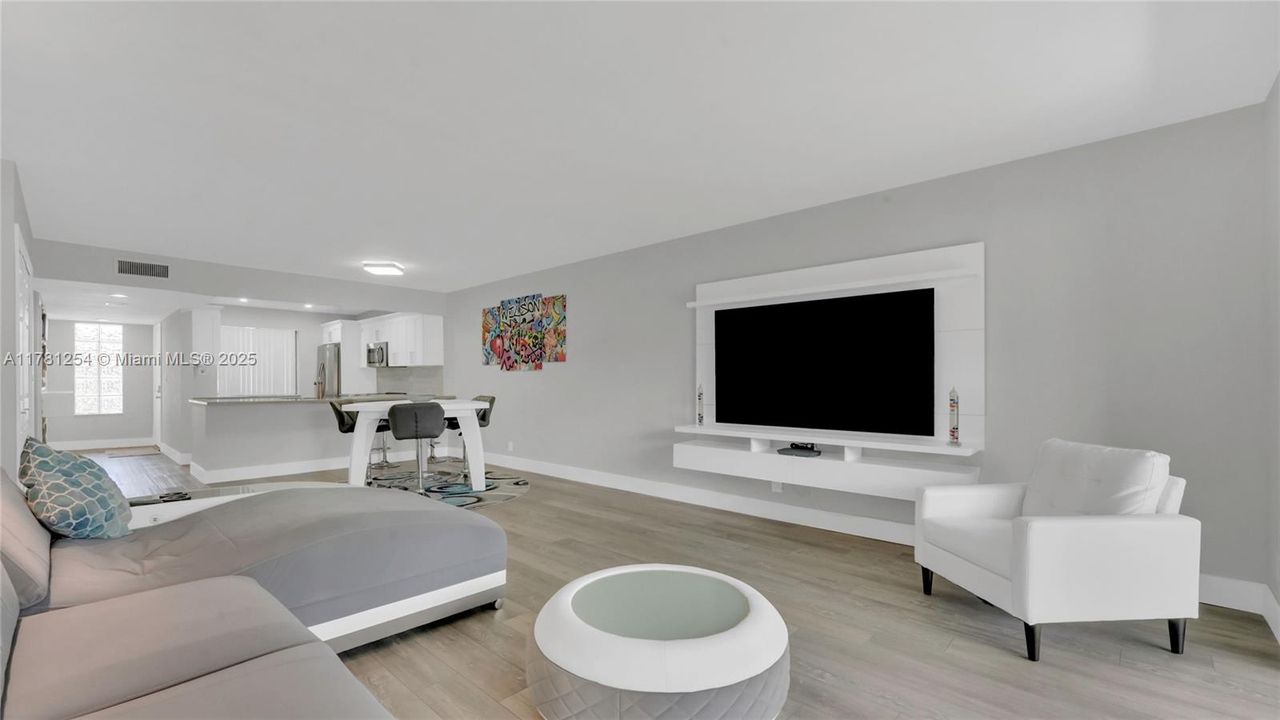 Active With Contract: $355,000 (2 beds, 2 baths, 1231 Square Feet)