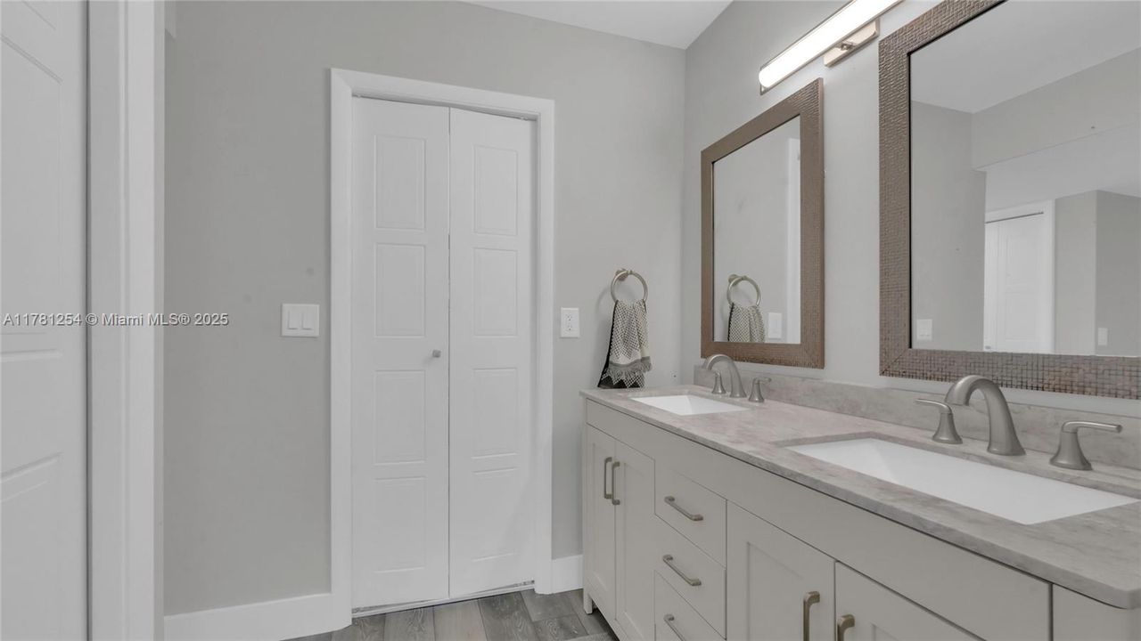 Active With Contract: $355,000 (2 beds, 2 baths, 1231 Square Feet)