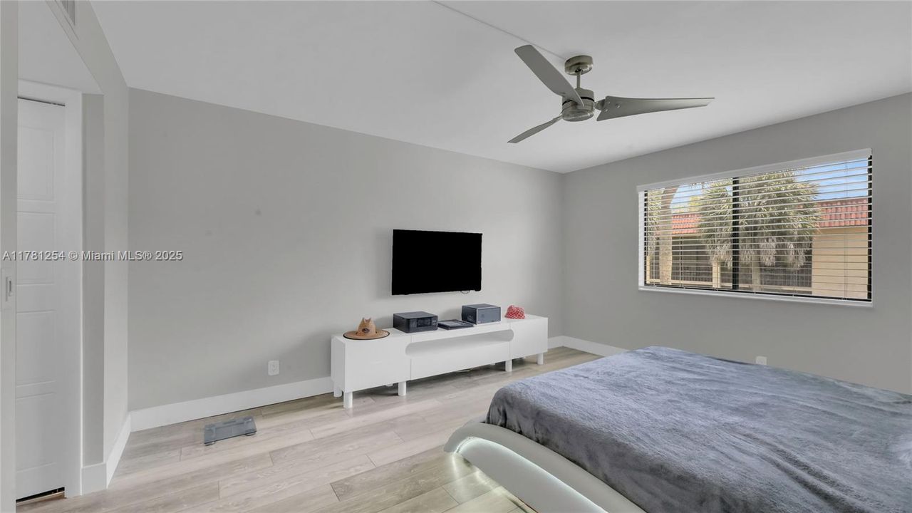 Active With Contract: $355,000 (2 beds, 2 baths, 1231 Square Feet)