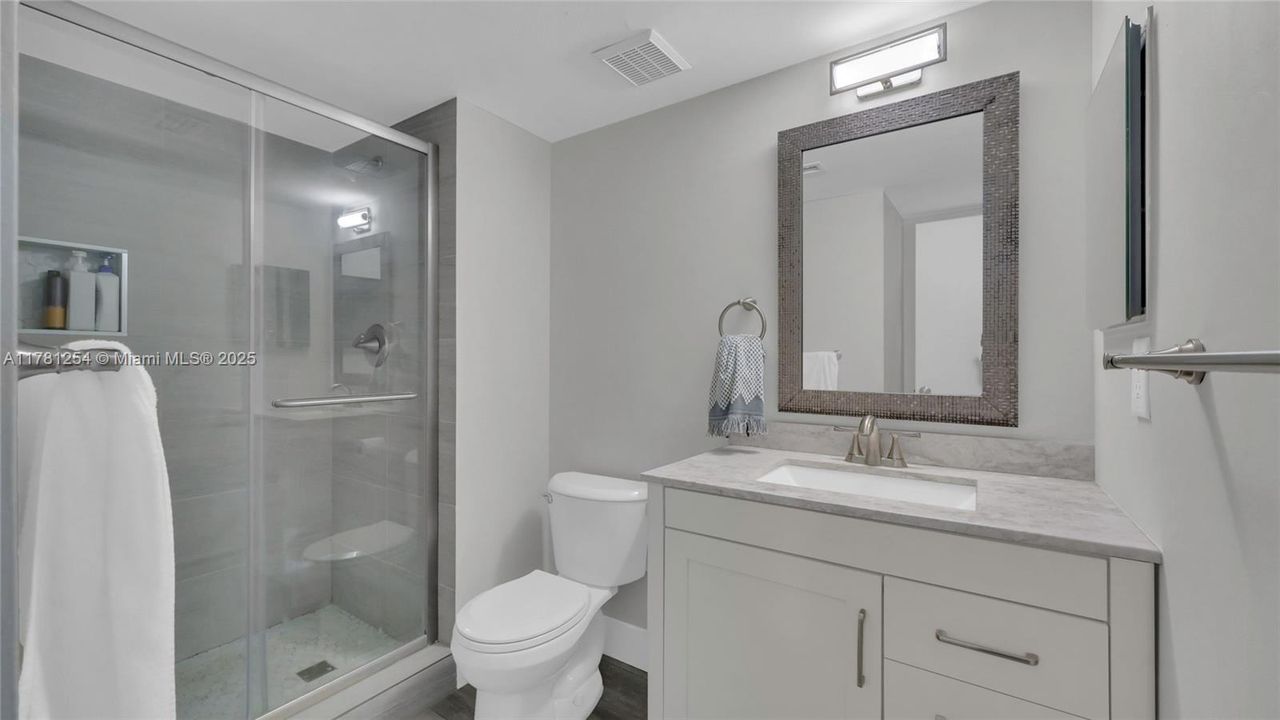 Active With Contract: $355,000 (2 beds, 2 baths, 1231 Square Feet)