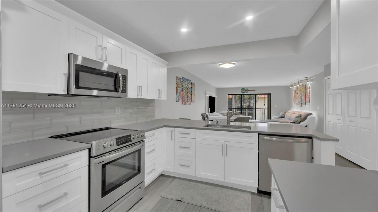 Active With Contract: $355,000 (2 beds, 2 baths, 1231 Square Feet)