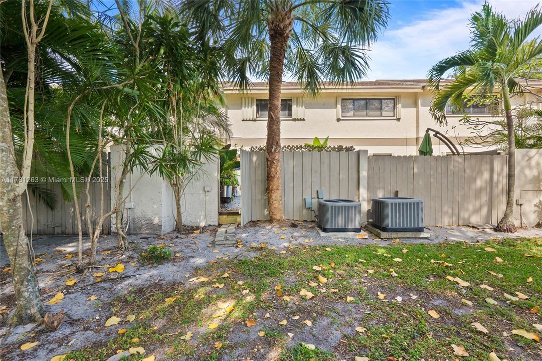 最近售出: $296,000 (2 贝兹, 2 浴室, 1098 平方英尺)