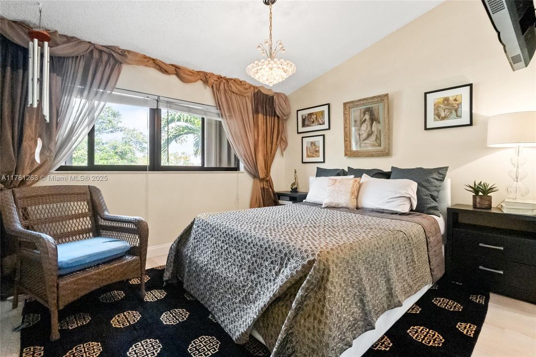 最近售出: $296,000 (2 贝兹, 2 浴室, 1098 平方英尺)