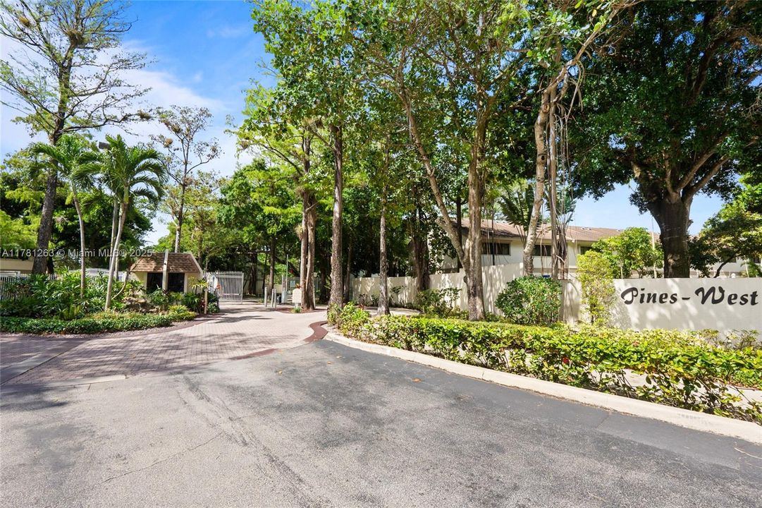 最近售出: $296,000 (2 贝兹, 2 浴室, 1098 平方英尺)