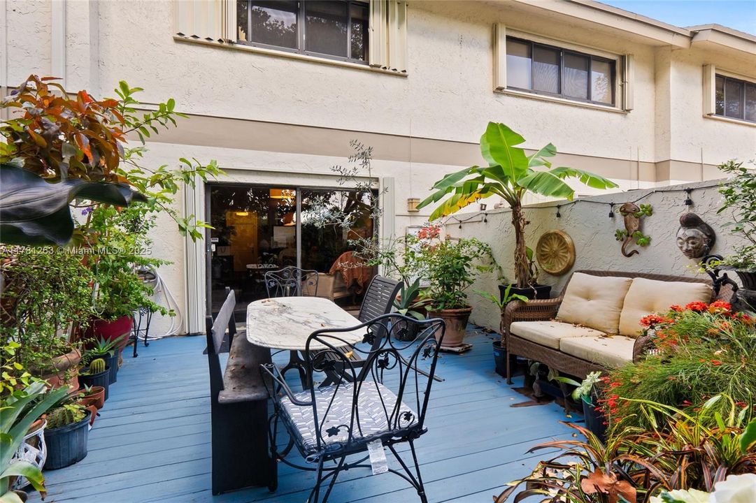 最近售出: $296,000 (2 贝兹, 2 浴室, 1098 平方英尺)