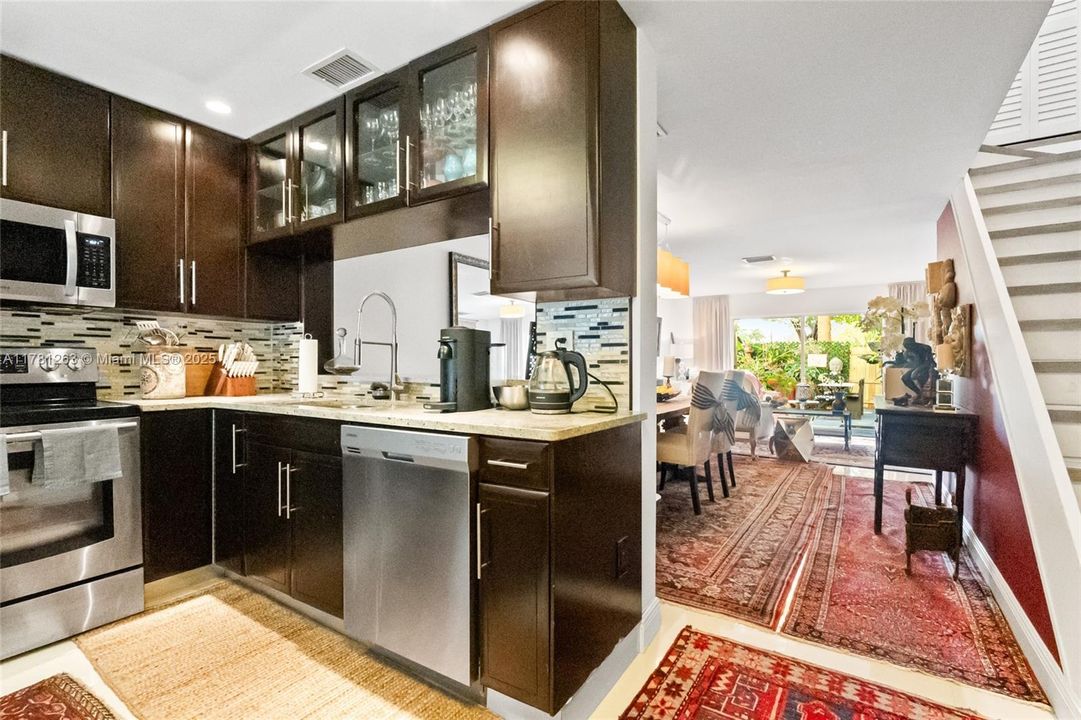 最近售出: $296,000 (2 贝兹, 2 浴室, 1098 平方英尺)