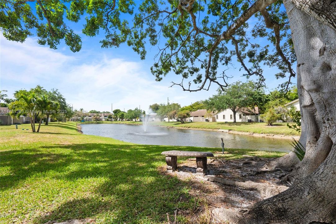 最近售出: $296,000 (2 贝兹, 2 浴室, 1098 平方英尺)