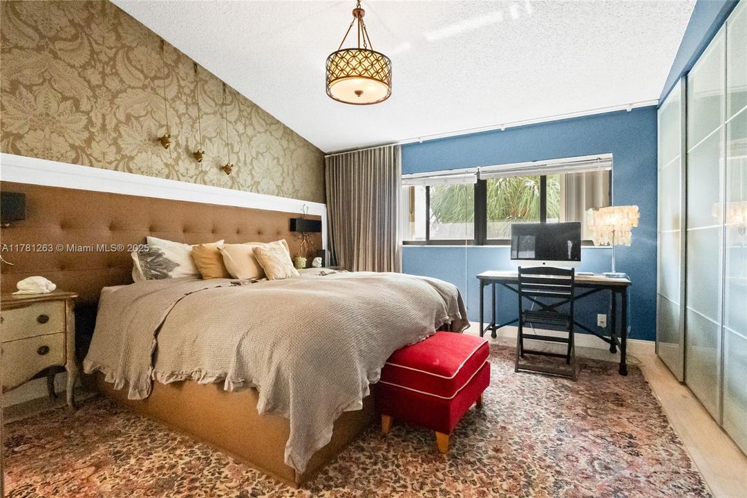 最近售出: $296,000 (2 贝兹, 2 浴室, 1098 平方英尺)