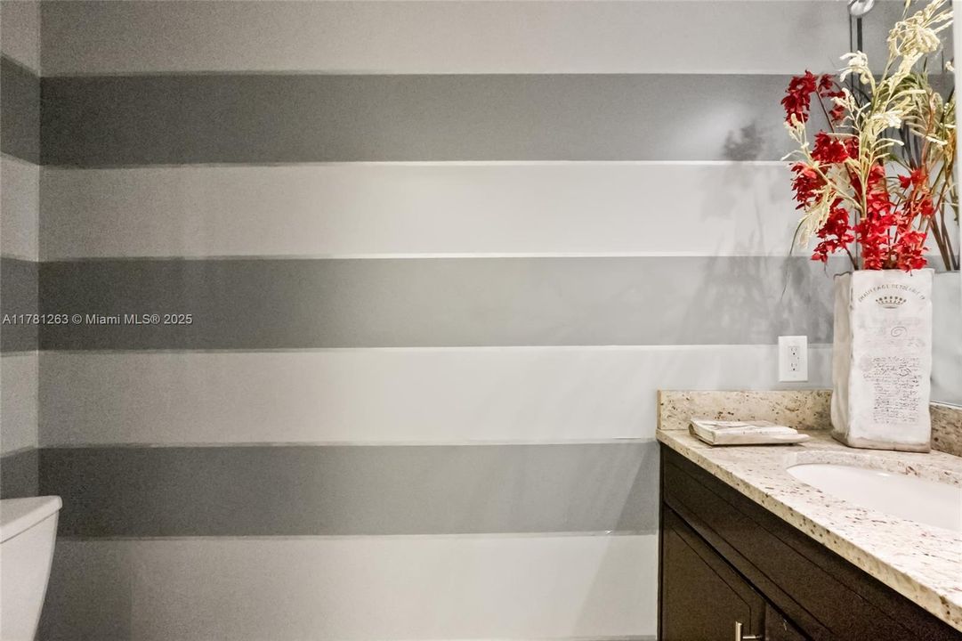 最近售出: $296,000 (2 贝兹, 2 浴室, 1098 平方英尺)