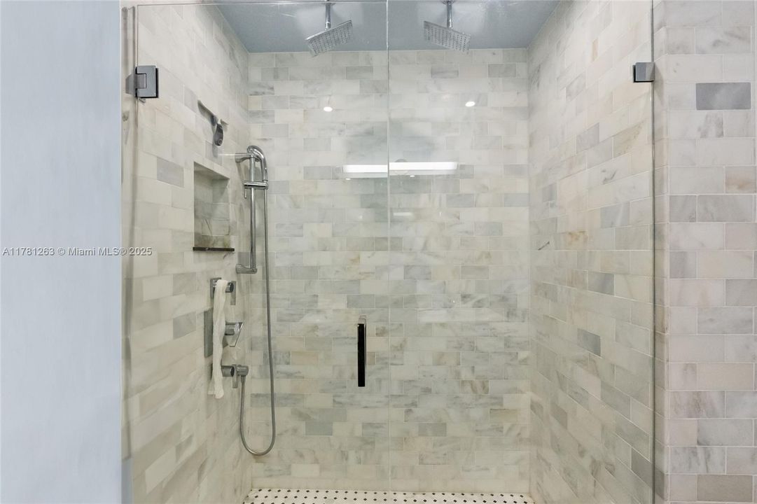 最近售出: $296,000 (2 贝兹, 2 浴室, 1098 平方英尺)