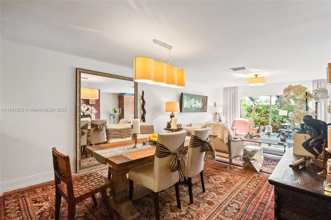 最近售出: $296,000 (2 贝兹, 2 浴室, 1098 平方英尺)