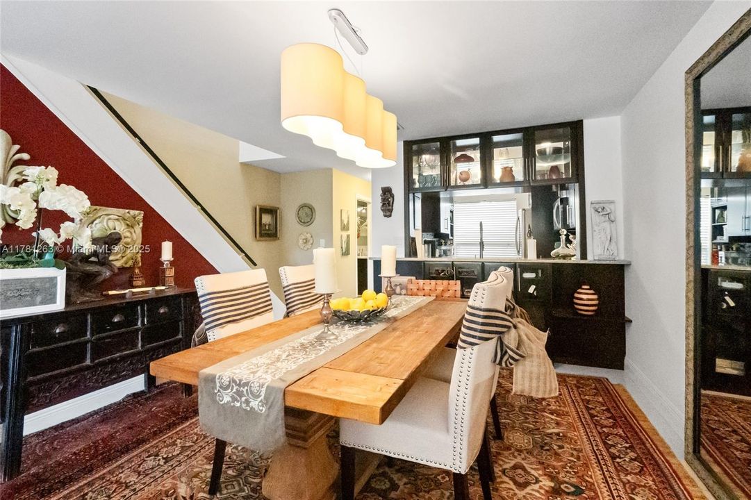 最近售出: $296,000 (2 贝兹, 2 浴室, 1098 平方英尺)