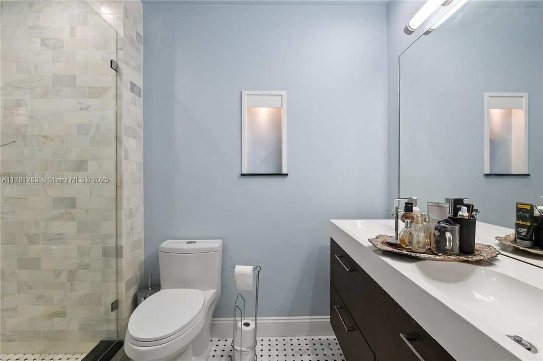 最近售出: $296,000 (2 贝兹, 2 浴室, 1098 平方英尺)