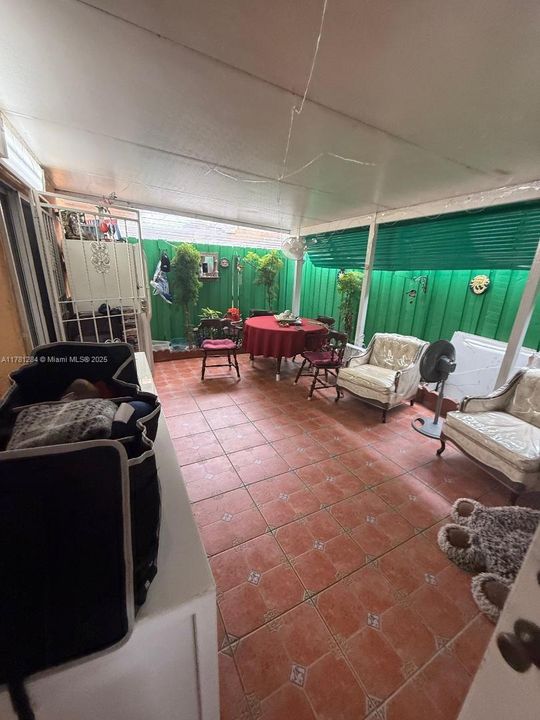 Active With Contract: $380,000 (3 beds, 2 baths, 1150 Square Feet)