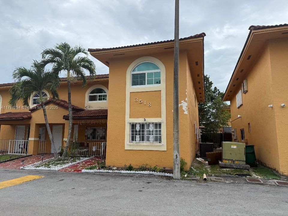 Active With Contract: $380,000 (3 beds, 2 baths, 1150 Square Feet)