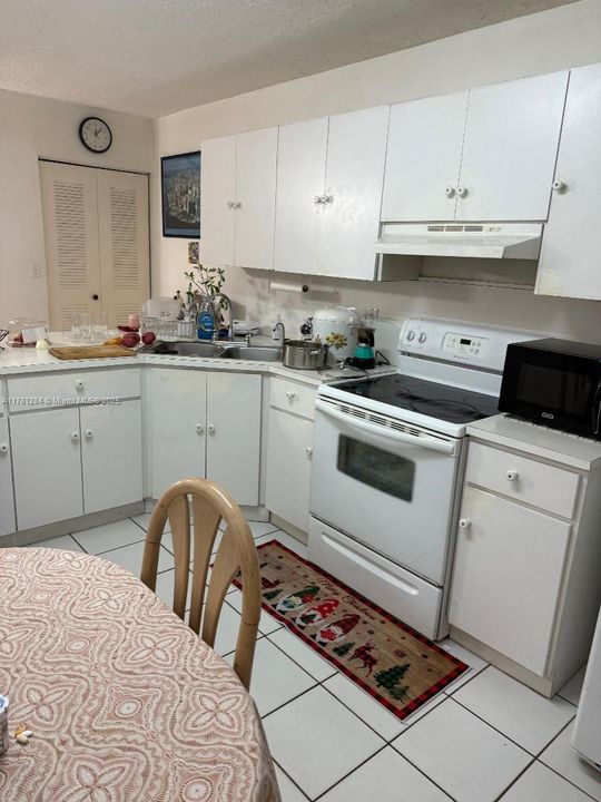 Active With Contract: $380,000 (3 beds, 2 baths, 1150 Square Feet)