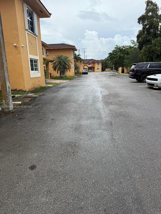 Active With Contract: $380,000 (3 beds, 2 baths, 1150 Square Feet)