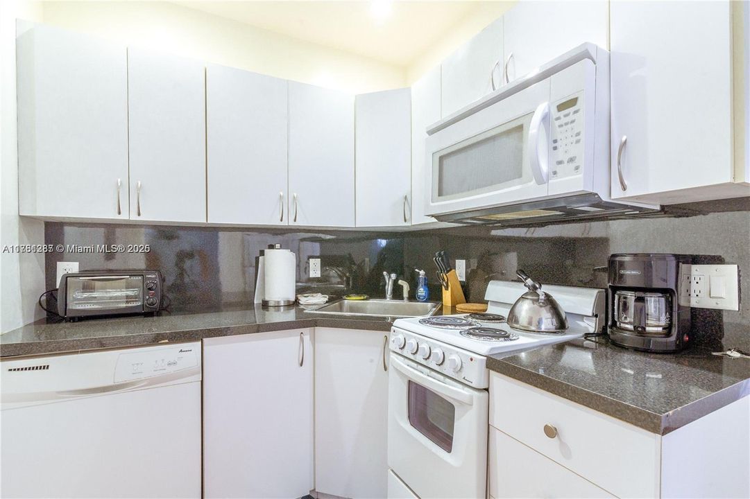 Recently Rented: $2,100 (2 beds, 1 baths, 800 Square Feet)