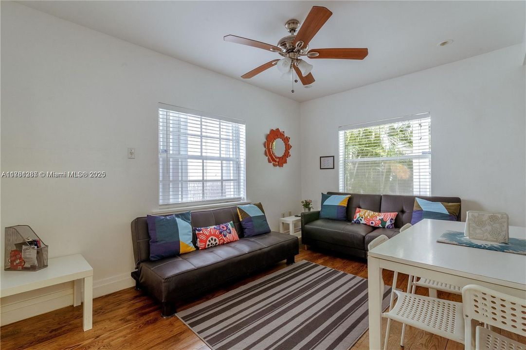 Recently Rented: $2,100 (2 beds, 1 baths, 800 Square Feet)