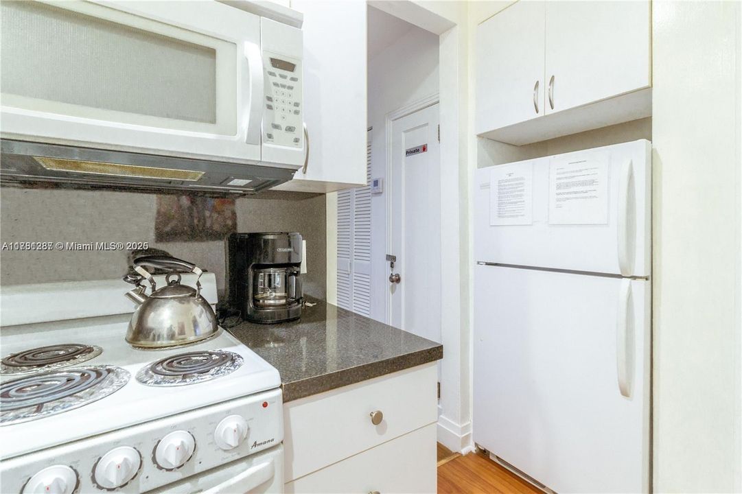 Recently Rented: $2,100 (2 beds, 1 baths, 800 Square Feet)