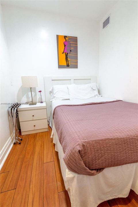 Recently Rented: $2,100 (2 beds, 1 baths, 800 Square Feet)