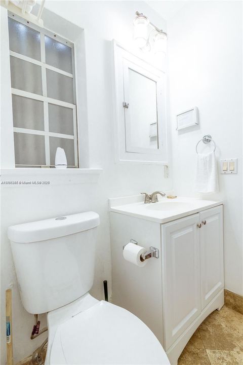 Recently Rented: $2,100 (2 beds, 1 baths, 800 Square Feet)