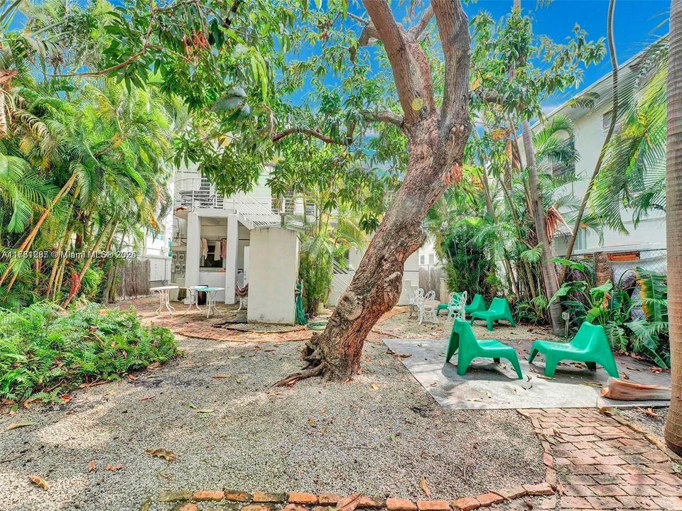 Recently Rented: $2,100 (2 beds, 1 baths, 800 Square Feet)