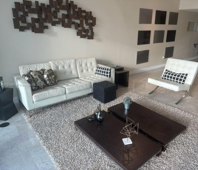 Recently Rented: $4,900 (1 beds, 1 baths, 1135 Square Feet)