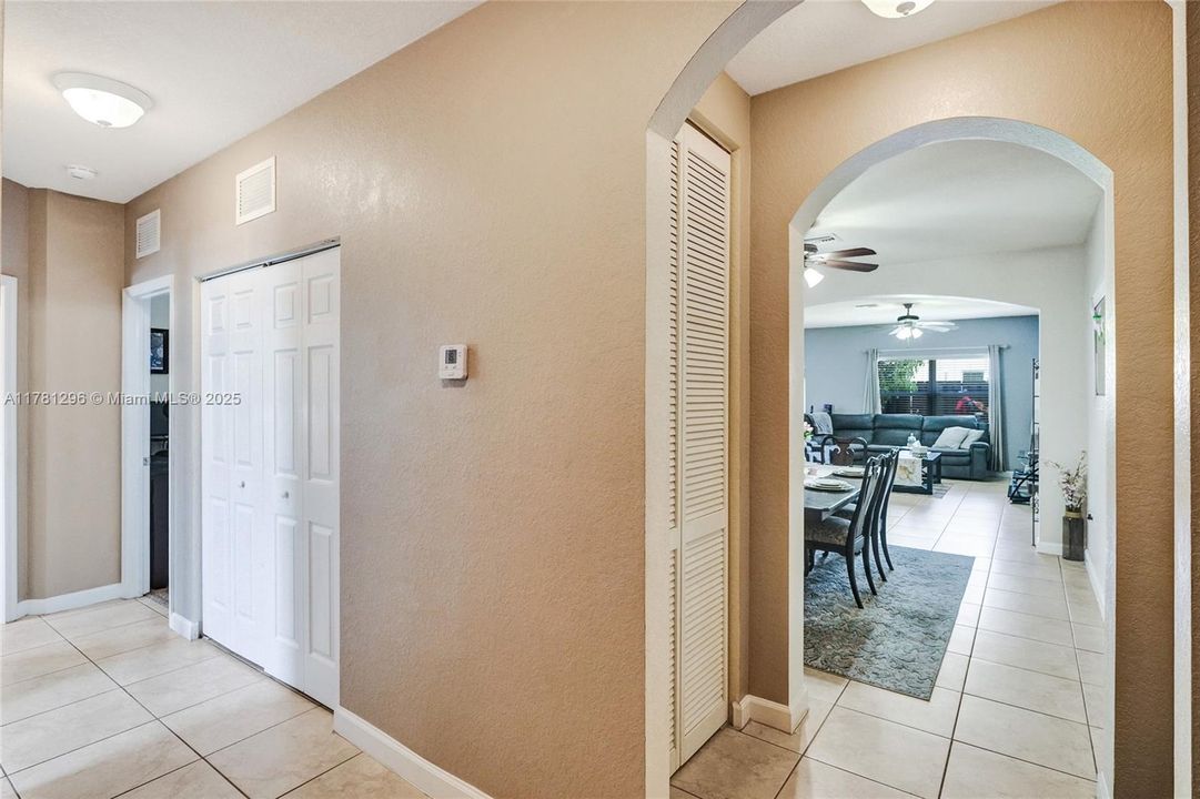 Recently Sold: $480,000 (3 beds, 2 baths, 1678 Square Feet)