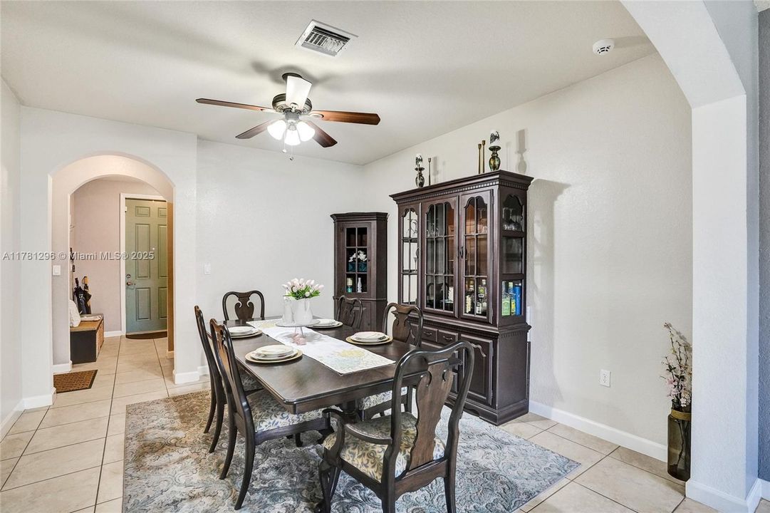 Recently Sold: $480,000 (3 beds, 2 baths, 1678 Square Feet)